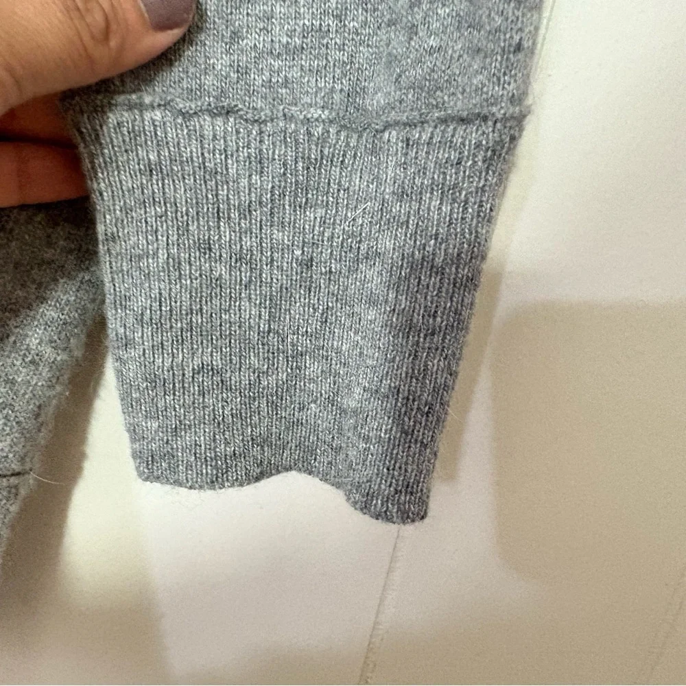 J.Crew women’s fine-gauge Merino Wool Cashmere Blend Crewneck Sweater Gray M
